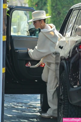 Jennifer Lopez [ jennifer-lopez ] - Readjusting to that work flow 🙃