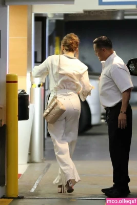 Jennifer Lopez [ jennifer-lopez ] - Working hard or hardly working