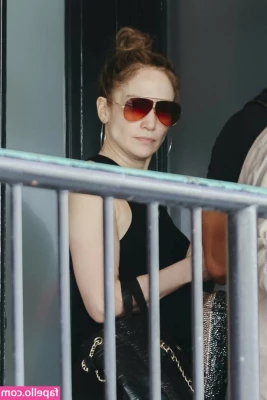 Jennifer Lopez [ jennifer-lopez ] - Bet you love a bad girl
