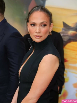 Jennifer Lopez [ jennifer-lopez ] - I ve dedicated a whole drawer for my pantyhose and stockings now FILL