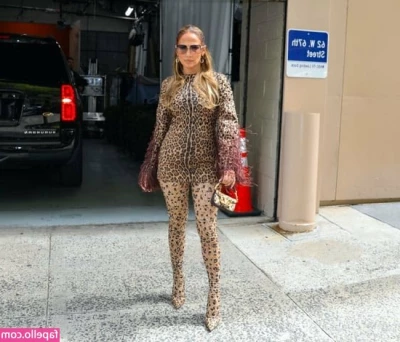 Jennifer Lopez [ jennifer-lopez ] - I’m feeling extra horny right now 👀 part 1