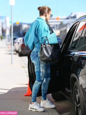 Jennifer Lopez [ jennifer-lopez ] - It s summer time people  Go outside  hug a friggin  tree  Naked