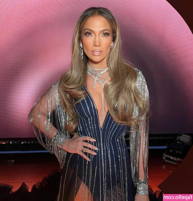 Jennifer Lopez [ jennifer-lopez ] - Making the law look good