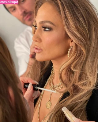 Jennifer Lopez [ jennifer-lopez ] - Ready to eat my dinner... Just wondering why I'm not eating your hard