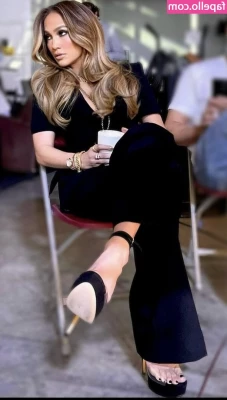 Jennifer Lopez [ jennifer-lopez ] - Good ol early Christmas mornin