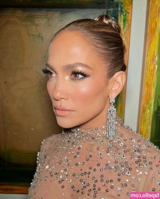 Jennifer Lopez [ jennifer-lopez ] - It’s thirsty Thursday! It’s seriously times to get y’all’s