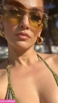 Jennifer Lopez [ jennifer-lopez ] - The last of them  On to the next