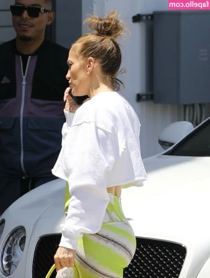 Jennifer Lopez [ jennifer-lopez ] - Do you need a room service for tonight