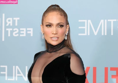 Jennifer Lopez [ jennifer-lopez ] - Mira como nos tiraron la leche en la cara a mi amiga Raychelle y a mi