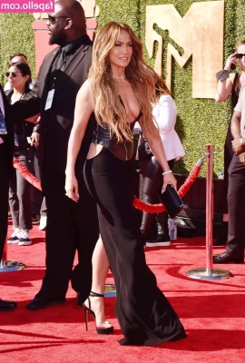 Jennifer Lopez [ jennifer-lopez ] - Hopefully getting back in to posting semi regularly soon