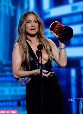 Jennifer Lopez [ jennifer-lopez ] - Just a cute redhead really needing some dick