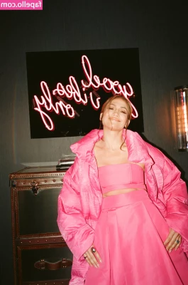 Jennifer Lopez [ jennifer-lopez ] - I bet you wanna put ur face in it