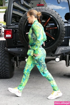 Jennifer Lopez [ jennifer-lopez ] - Morning guys   Have any plans for today