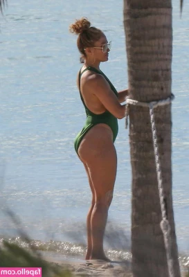 Jennifer Lopez [ jennifer-lopez ] - Happy Wednesday Fans  I have a public masturbation vid that wasn t