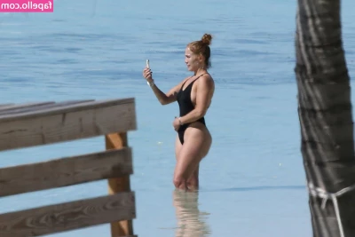 Jennifer Lopez [ jennifer-lopez ] - Titty out on my way to the store next to a church! Xo