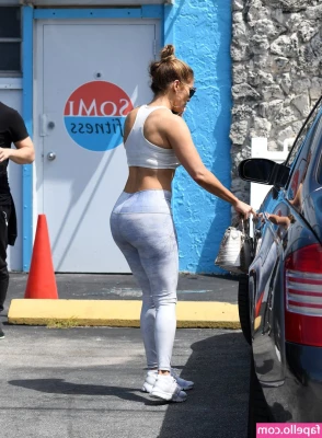 Jennifer Lopez [ jennifer-lopez ] - Afin de vous souhaitez un bon début de semaine mes cokinoux un petit