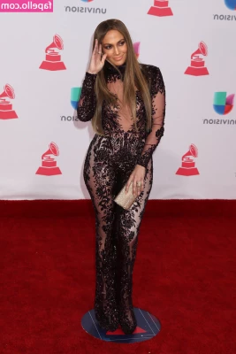 Jennifer Lopez [ jennifer-lopez ] - Quick striptease for my feet lovers