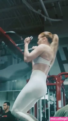 Jennifer Lopez [ jennifer-lopez ] - New phone arriving friday! Posts will resume after then :) I promise
