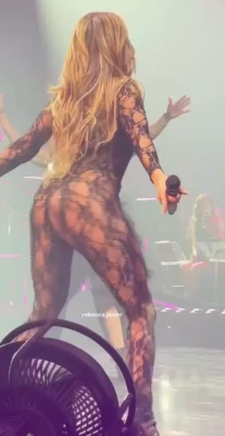 Jennifer Lopez [ jennifer-lopez ] - Happy Valentine’s Day from me and @deminovak_