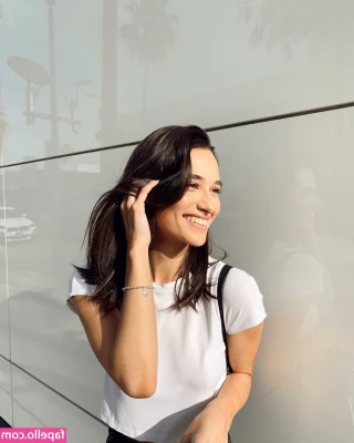carlieauszler - 舌頭太短舔不到自己的奶,誰要幫忙舔😜
