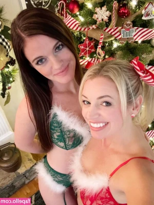 aceandellie - Titties out on the beach 🌊