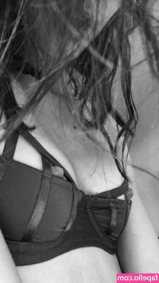 Aoife Louise Rosso Kirk [ aoife-louise-rosso-kirk ] - What’s the first thing you’re looking at?