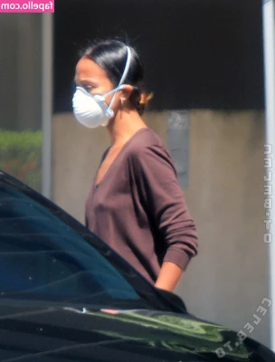 Zoe Saldana [ zoe-saldana ] - I like to dance and spank my ass while I’m cooking🙃