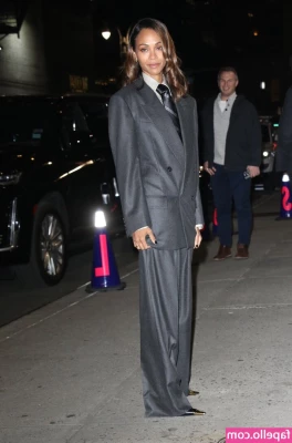 Zoe Saldana [ zoe-saldana ] - C'mere! Let me bite you!