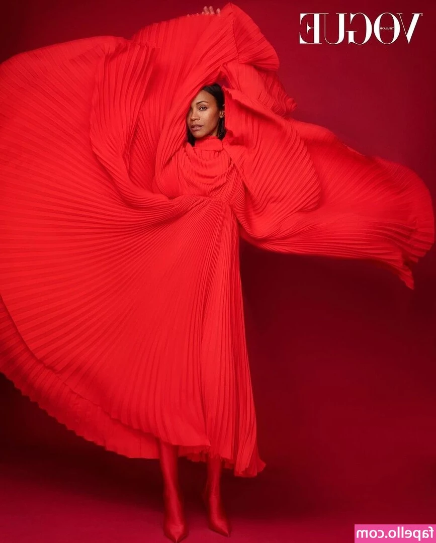 Zoe Saldana [ zoe-saldana ] - Had to snap this shot while Im at work
