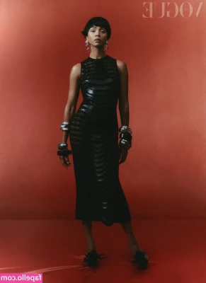 Zoe Saldana [ zoe-saldana ] - Close ups of my right foot scrunched and spread toes