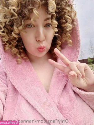 Hanna Zimmer [ hanna-zimmer ] - Face sitting Friday pov pics. May I have a seat? B/g face sitting