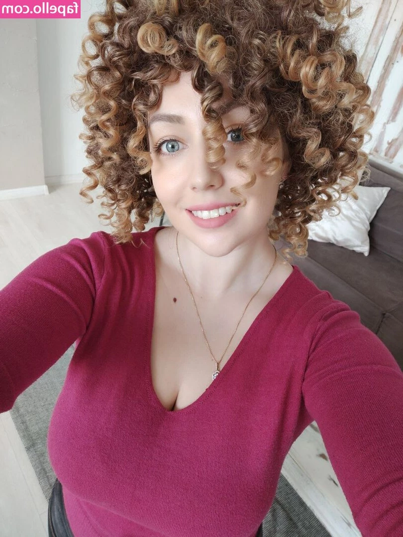 Hanna Zimmer [ hanna-zimmer ] - You don't want to miss what I have for you tonight! 🖤🖤