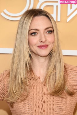 Amanda Seyfried [ amanda-seyfried-1 ] - I know you love to see me walking around with my bikini on