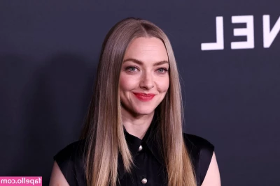 Amanda Seyfried [ amanda-seyfried-1 ] - Mani and pedi today!!