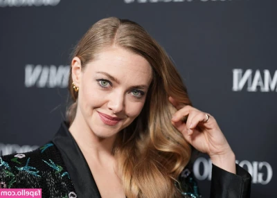 Amanda Seyfried [ amanda-seyfried-1 ] - you can find more of this snack in my DM s but only if you write me a