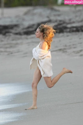 Amanda Seyfried [ amanda-seyfried-1 ] - My favourite kink is sending naughty videos to you.