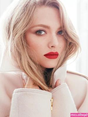 Amanda Seyfried [ amanda-seyfried-1 ] - New lingerie outfit every week