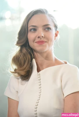 Amanda Seyfried [ amanda-seyfried-1 ] - New solo video comes out tonight 😛😛