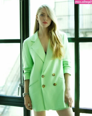 Amanda Seyfried [ amanda-seyfried-1 ] - I'm ready to snuggle-fuck. 🤗