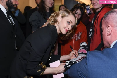 Amanda Seyfried [ amanda-seyfried-1 ] - 😉 come play with me right now, inbox me!