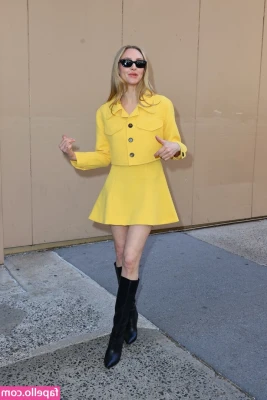Amanda Seyfried [ amanda-seyfried-1 ] - Do you like my little panties?!