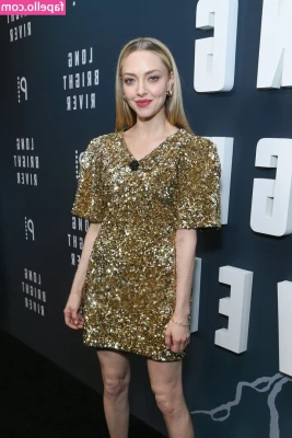 Amanda Seyfried [ amanda-seyfried-1 ] - My foot/feet, or ass first...?