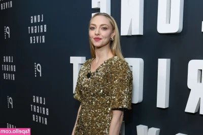 Amanda Seyfried [ amanda-seyfried-1 ] - some new ballet knowledge for you guys.. this is a grand battement