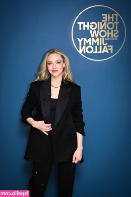 Amanda Seyfried [ amanda-seyfried-1 ] - My roommates need to leave for me to make a video 🤬 but don’t
