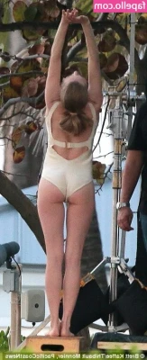 Amanda Seyfried [ amanda-seyfried-1 ] - Flashing you for Friday 😏🥳 what are you up to this weekend?