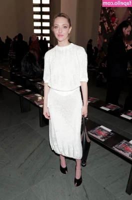 Amanda Seyfried [ amanda-seyfried-1 ] - Getting my feet done 😍VOTE
