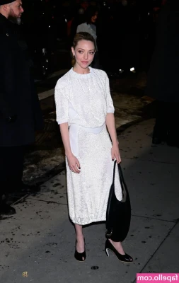 Amanda Seyfried [ amanda-seyfried-1 ] - Are you feeling hungry?