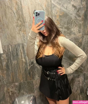 Simone Goodall [ simone-goodall ] - chloeheels 𝐭𝐡𝐢𝐬 𝐛𝐚𝐛𝐞 𝐰𝐚𝐧𝐭𝐬