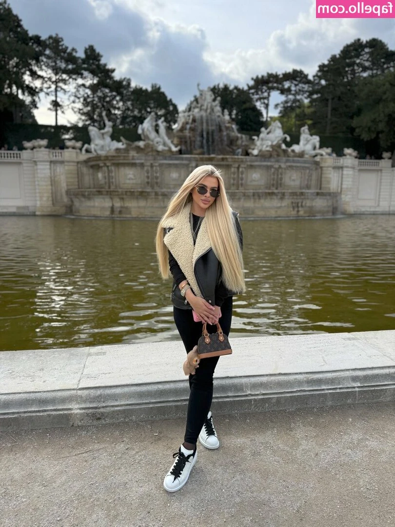 Melani Francetic [ melani-francetic ] - Front or back ?@pintsizedblonde @kaikitsune