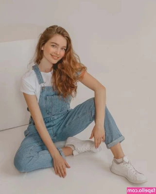 Anastasia Veretnova [ anastasia-veretnova ] - De rest heb ik naar je gestuurd in chat